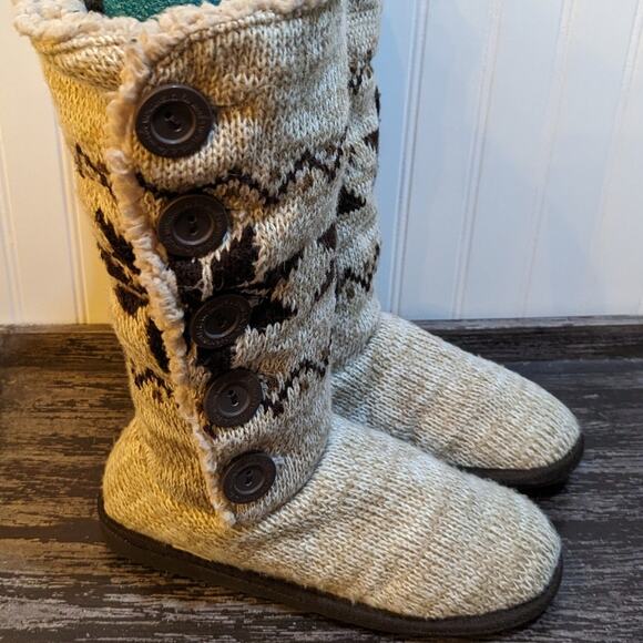 Mukluks Women's Tan/Brown Sweater Snowflake Slipper Boot Size 10 - Picture 1 of 5